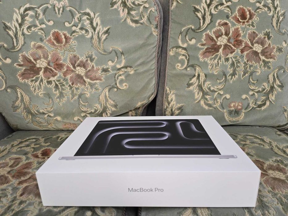 Apple MacBook Pro 14" M4 Pro chip 24GB RAM 512GB SSD