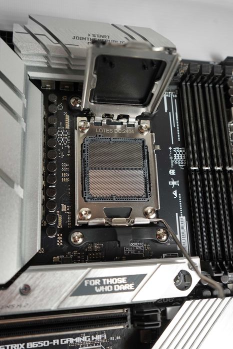 Материнська плата ASUS ROG Strix B650-A Gaming Wi-Fi AM5 Ryzen 5/7/9