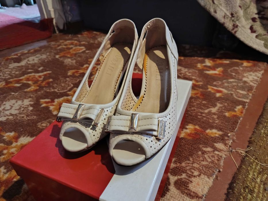 Тульфі жіночі білосніжні