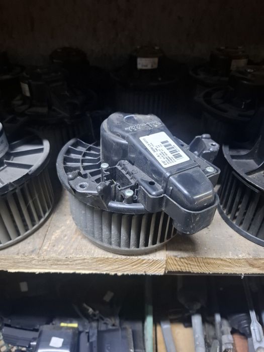 Вентилятор пічки Toyota Avensis T27 (2009-2018) (Тойота Авенсіс T27 (2