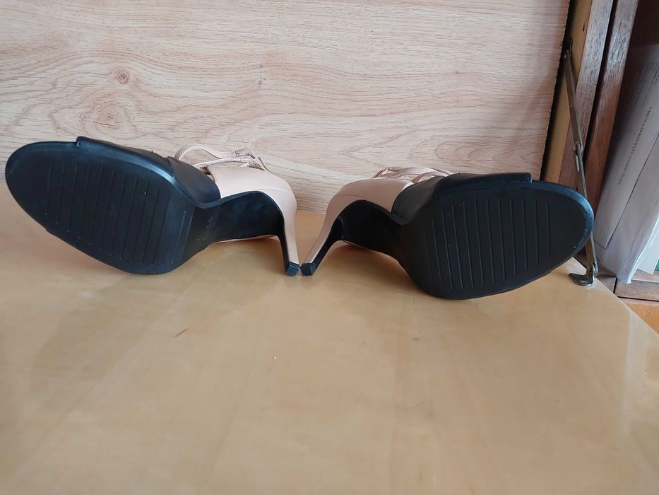 Buty szpilki, sandały, ZARA TRAFALUC rozm.39 dł.wkładki 25 cm.