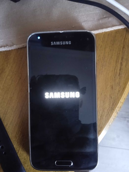 Телефон  Samsung