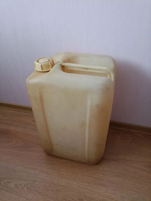 Kanister plastikowy.Paliwojak.