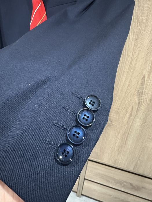 Granatowy garnitur komplet krawat Boss Gratis