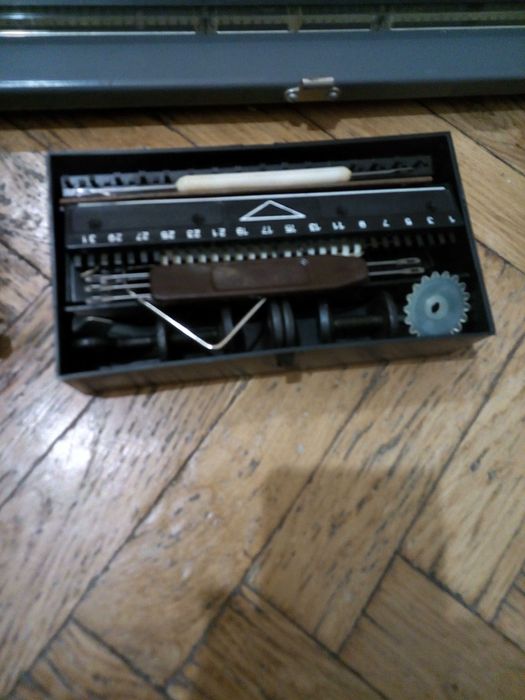 Продаётся ручная вязальная машина Нева 5 за 2000 грн