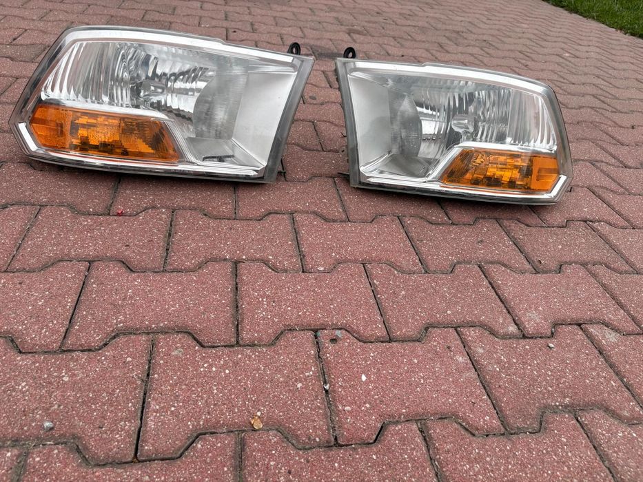 Lampy przednie dodge ram 2010