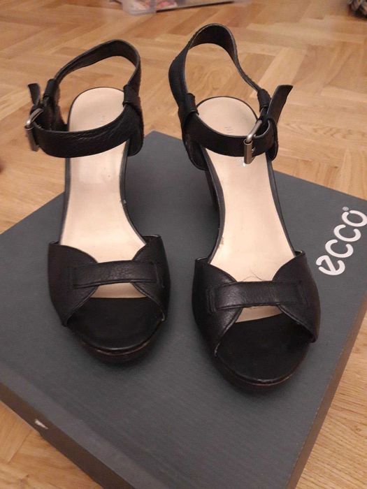 Sprzedam buty na obcasie "drewniaki" Nine West r. 39