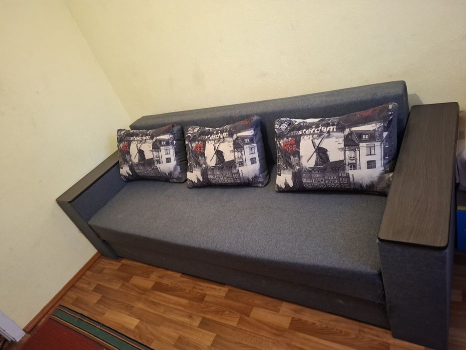 Диван раскладной с бильцами