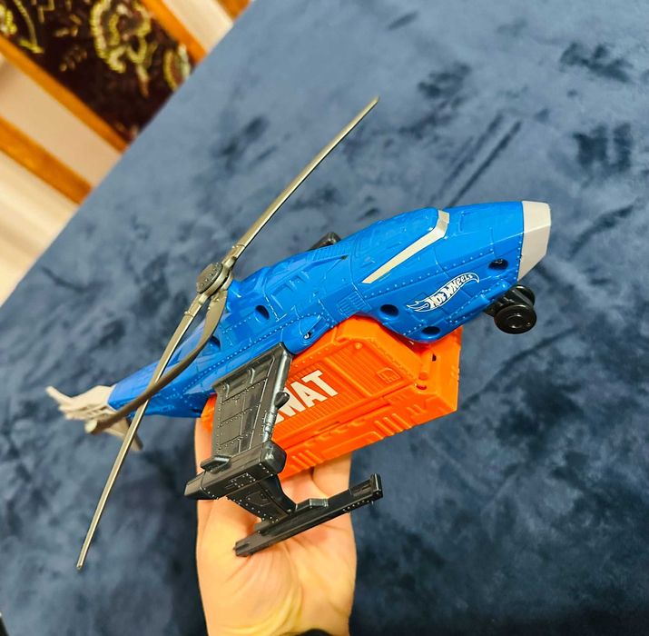 Ігровий набір Hot Wheels Super S.W.A.T. Copter з контейнером. Оригінал
