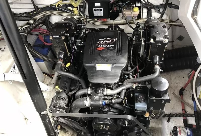 Катер Crownline 250 CR