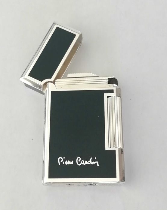 Isqueiro clássico a gaz e pedra sílex Pierre Cardin