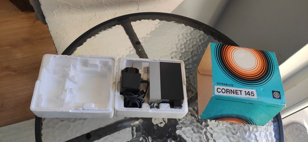 Lampa błyskowa CORNET 145