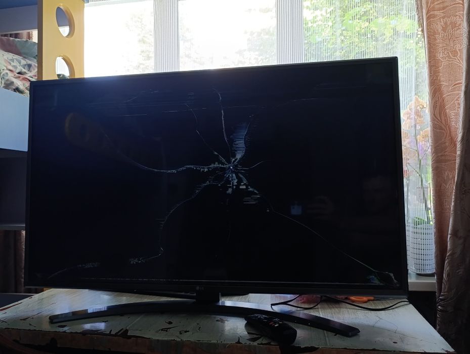 Продам LG 43UN81 у зборі