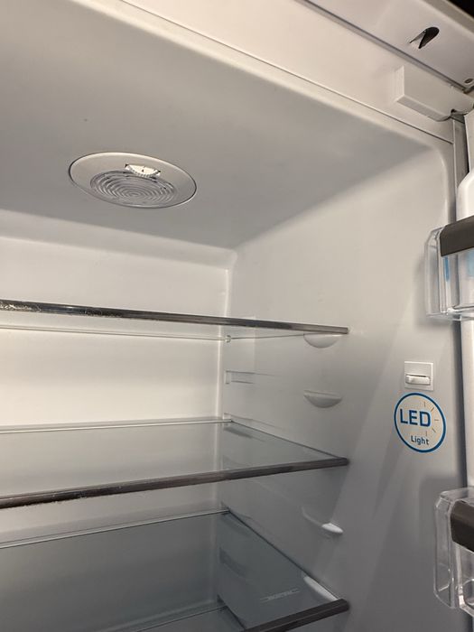 Холодильник вбудований Hansa