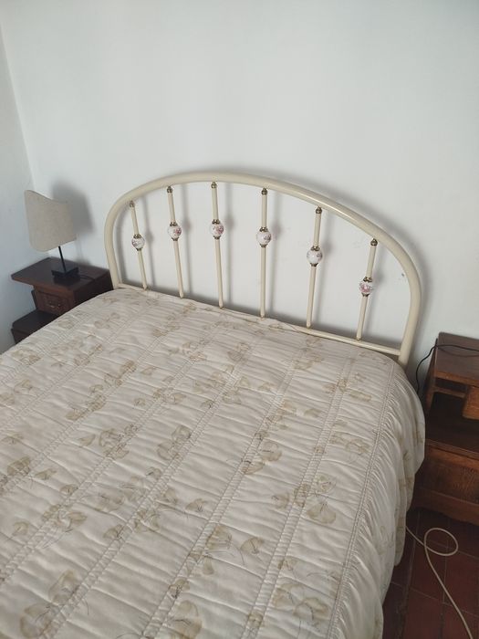 Cama de casal branca