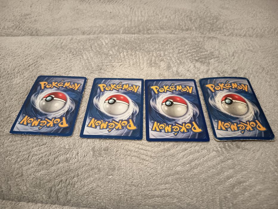 Conjunto 4 cartas Pokémon Baseset 1999