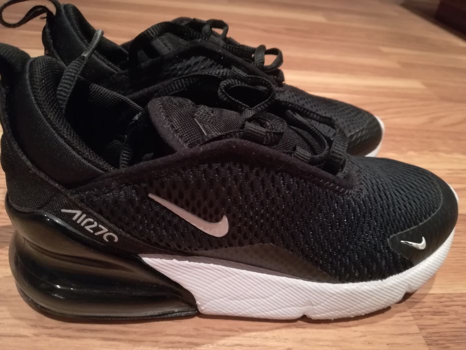 Ténis Nike Air max 270
