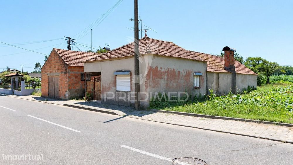 Moradia para Recuperar em Lote de 1.835 m²