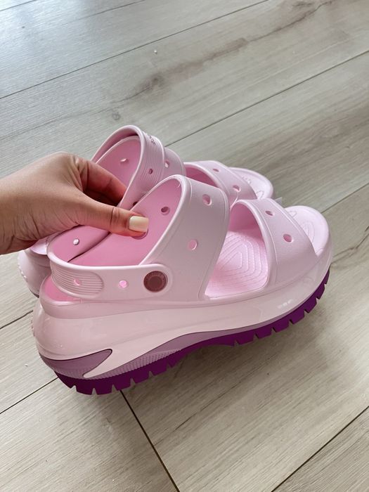 Продам босоножки оригинальные Crocs