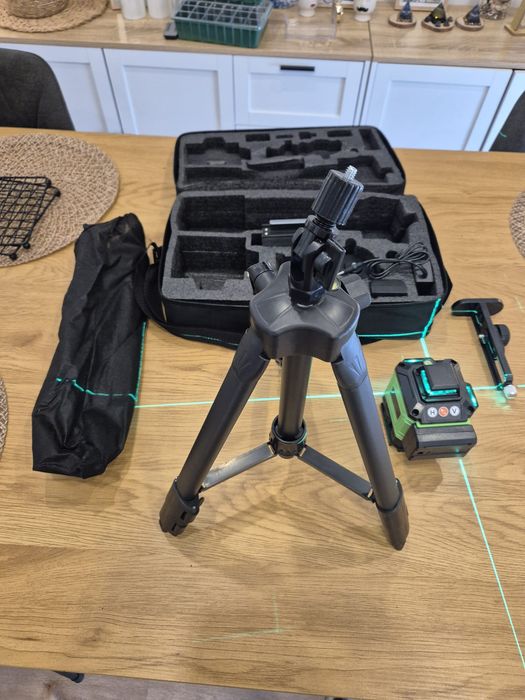Nivel laser 16 linhas novo com 2 baterias