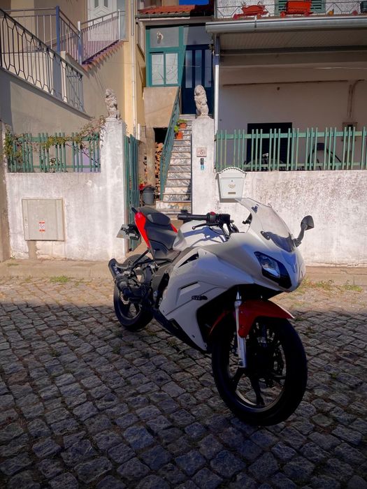 Mota desportiva Keeway RKR 125cc