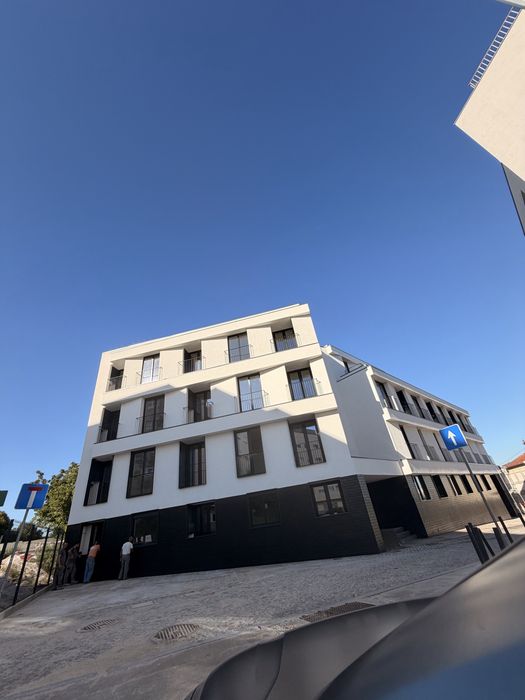 Apartamento com garagem e varanda - Polo Universitário