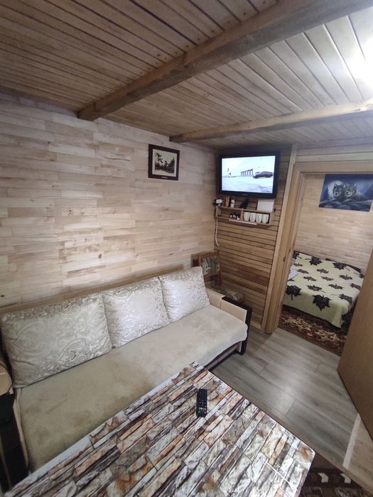 Подобово дерев'яний будинок з сауною.