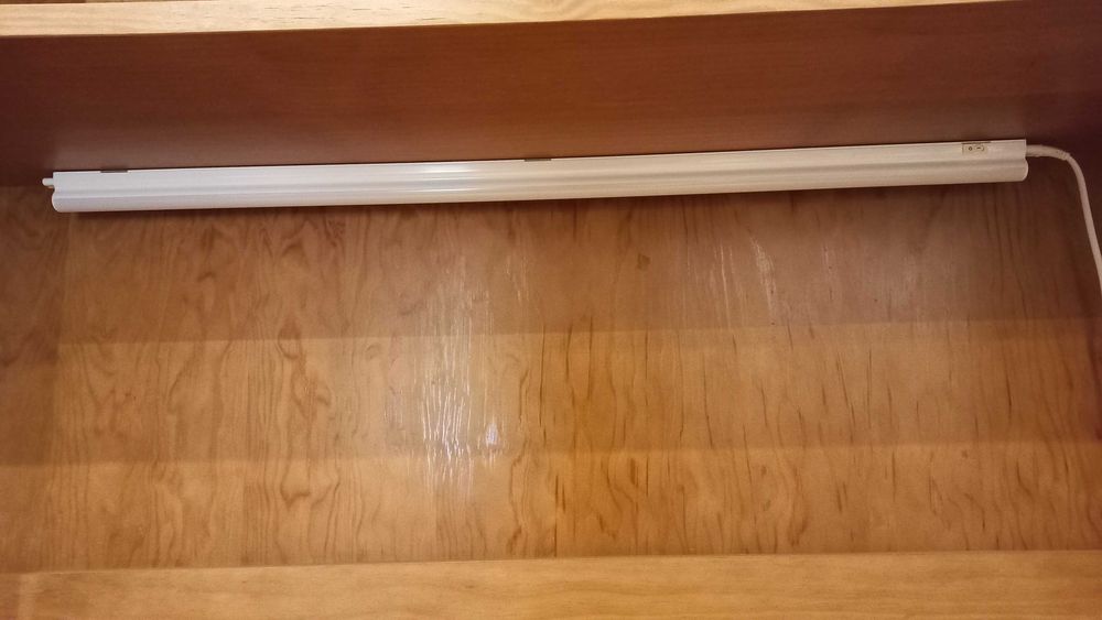 Secretária com Prateleiras e Módulo de Gavetas