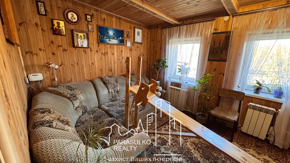 Продам будиночок поряд з ставочком