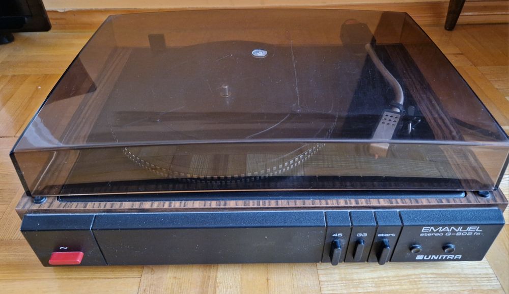 Gramofon Emanuel, radio - wzmacniacz i głośniki Tonsil ZG 10