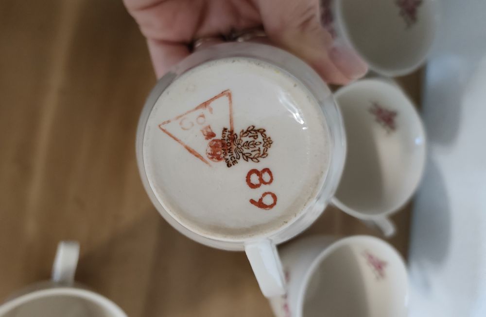 Tułowice porcelana filiżanki spodki róże 89
