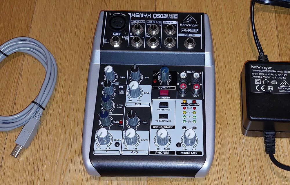 Mesa de mistura BEHRINGER XENYX Q502USB (5 Canais e porta USB)