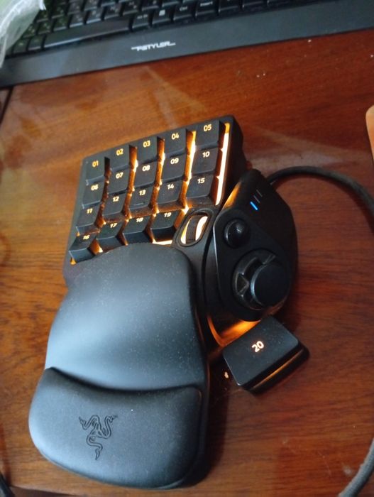 Манипулятор Razer Tartarus v2 б/у