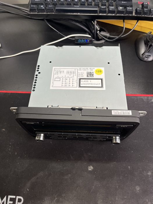 Radio Cd Volkswagen RCD-310 VW-1K0.. AN 764021... Bosch