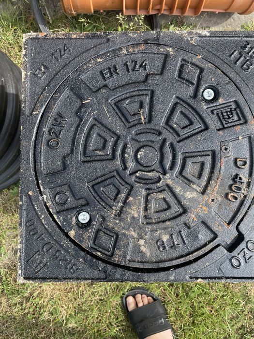 Właz żel. D400 z teleskopem na rurę karbowaną 315