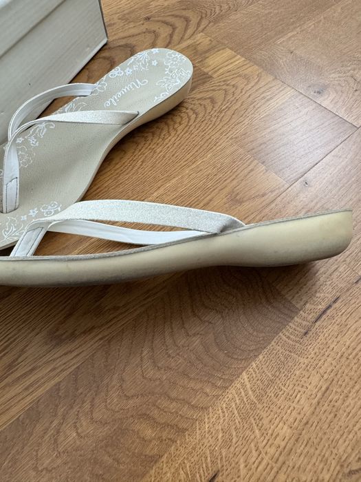 Piękne białe japonki brokatowe 38
