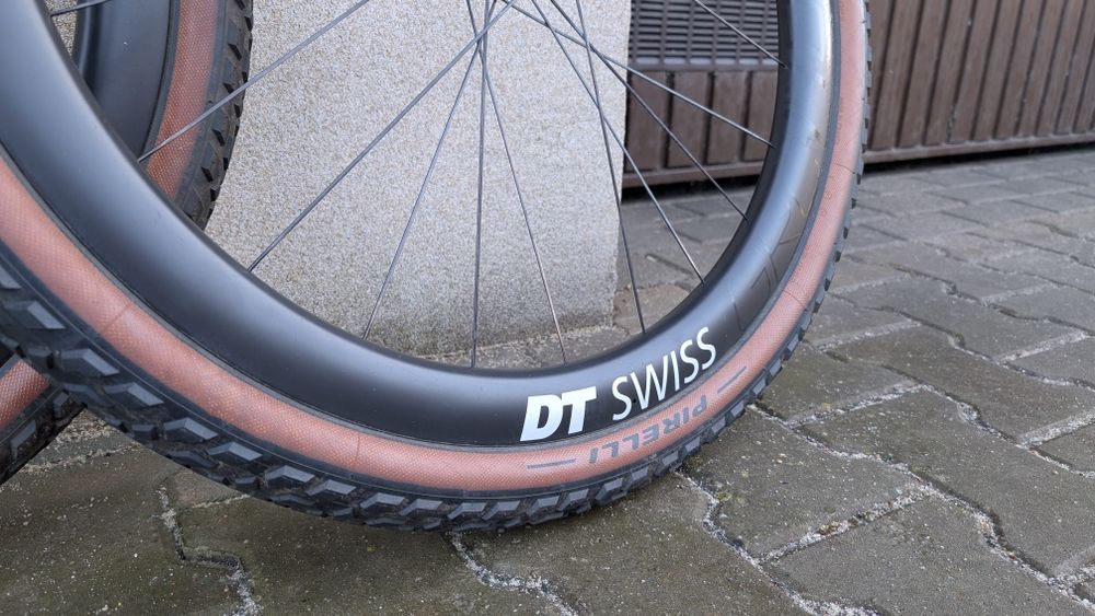 Koła DT Swiss GRC 1400 Spline 42 27,5", 650b + opony Pirelli