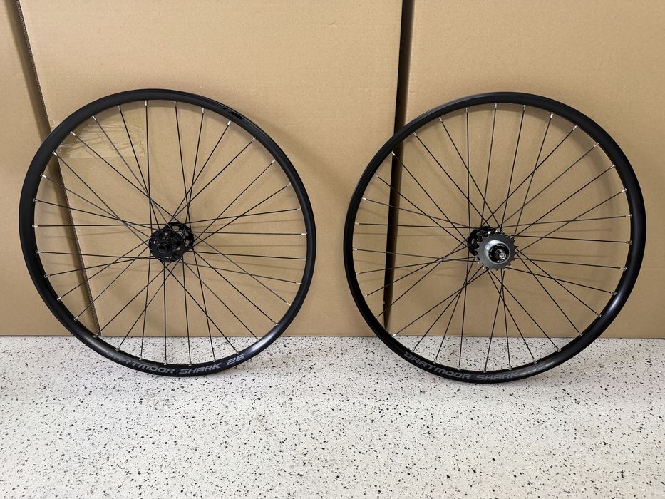 Koła rowerowe 26” DIRT Reverse/Hassns PRO7 GŁOŚNE Dartmoor Sapim