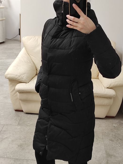 Пуховик жіночий чорний зимній