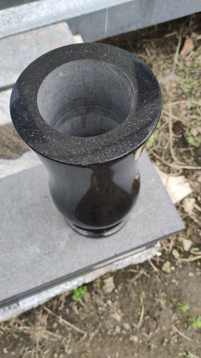 Wazon granitowy czarny Szwed