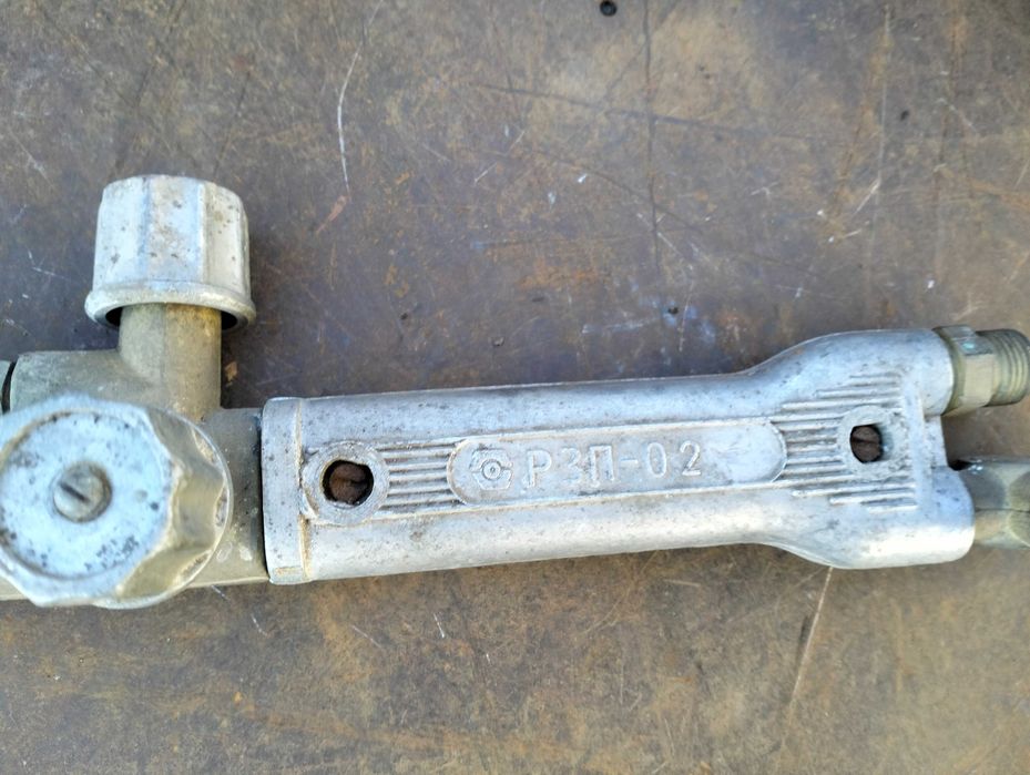 Тиски некомплект, ящик для инструмента 400 гр, Резак РЗП-02 500 гр