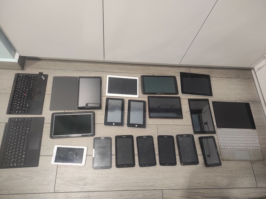 Zestaw starych tabletów 17 sztuk