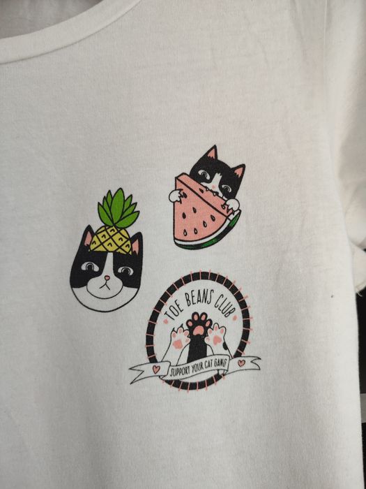 Biała koszulka z nadrukiem kota - Cropp rozm. L