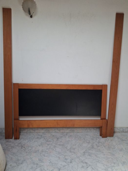 Cama  madeira pinho mel com barras em preto