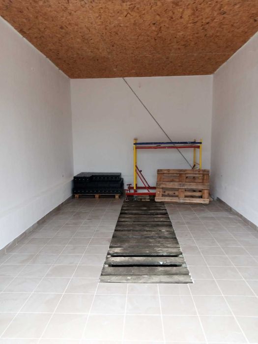 Складські приміщення від 15 до 150 м². Зберігання та логістика.