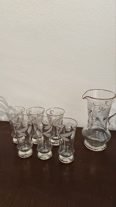 Conjunto de copos com jarro