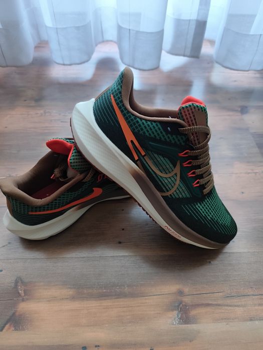 Nike Air Zoom Pegasus 39 A I R Hola LOU
    0
    1
    2
    3
    4