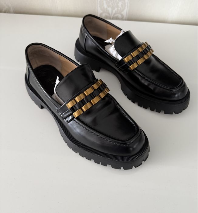 Жіночі лофери ZARA