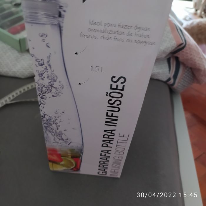 Garrafa para  para águas aromatizadas, infusões, etc