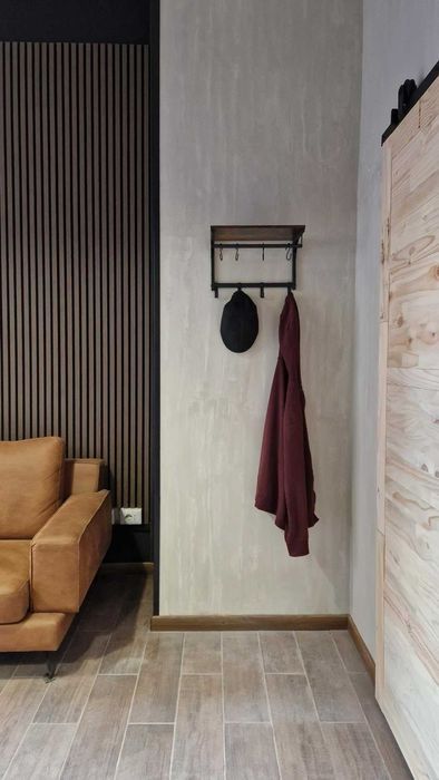 Loftowy czarny rustykalny z haczykami do powieszenia dom